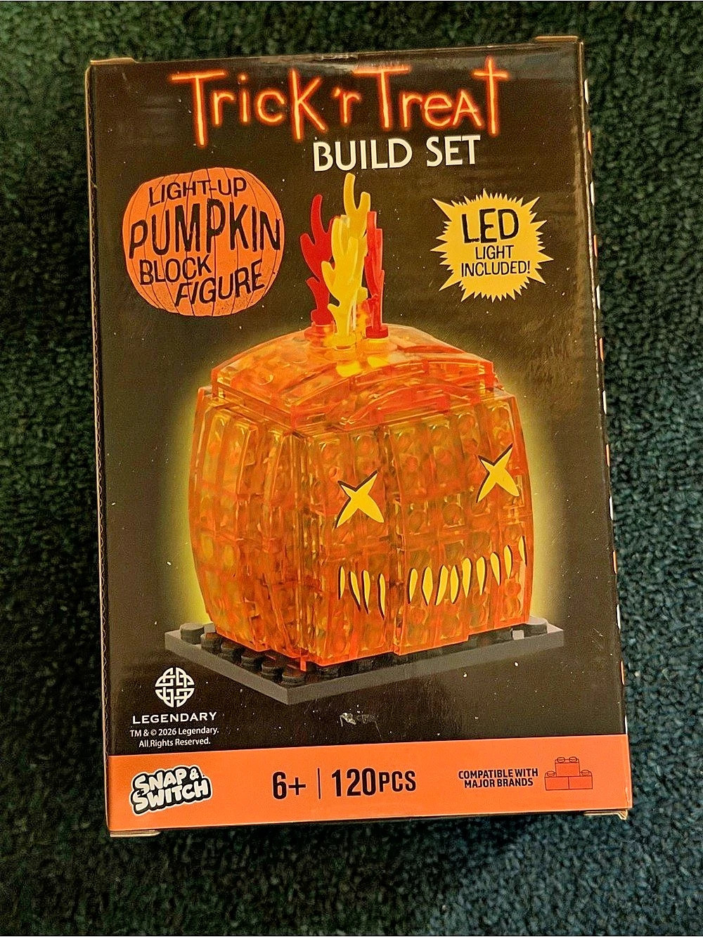 Legendary Trick 'r Treat Light-Up Pumpkin Block Figure Build Set Build Set 120pc